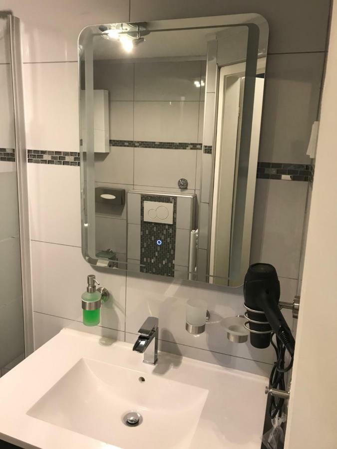 Apartment Maximilians Düsseldorf Buitenkant foto