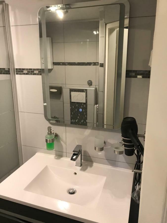 Apartment Maximilians Düsseldorf Buitenkant foto